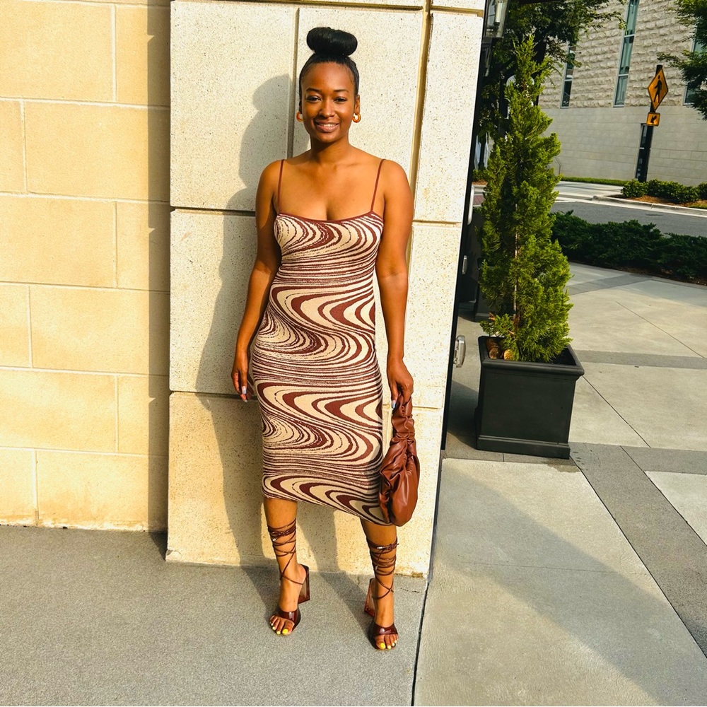 Brown and tan swirl midi dress